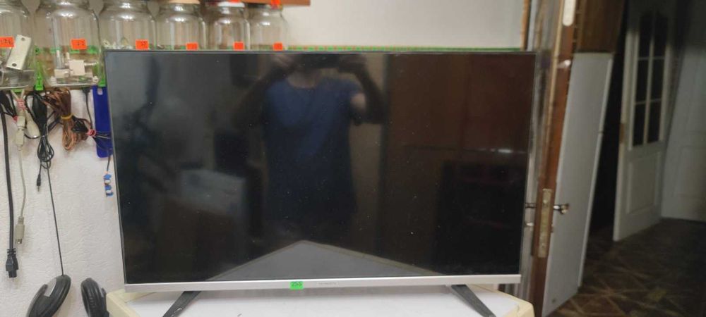 Смарт Телевізор Skyworth 32E6 - матриця пошкоджена
