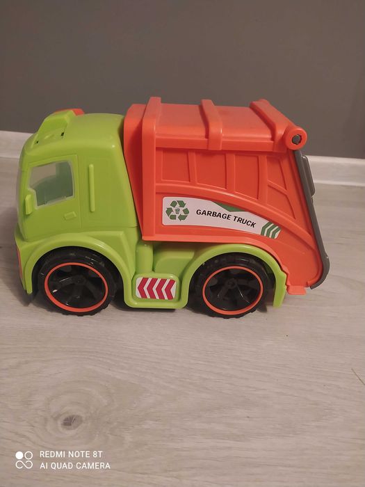 Sprzedam śmieciarkę zabawkę dla dziecka