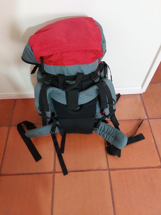 Mochila com colchão, em muito bom estado
