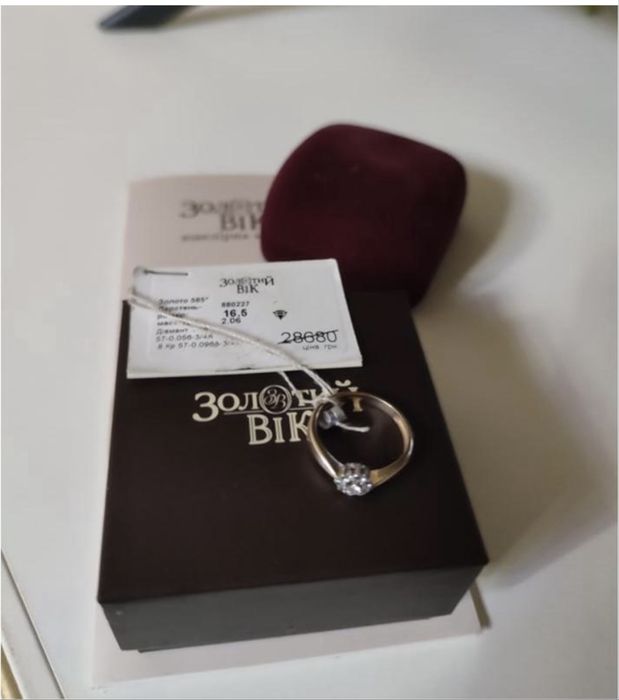 Золота каблучка з діамантом 16,5р.