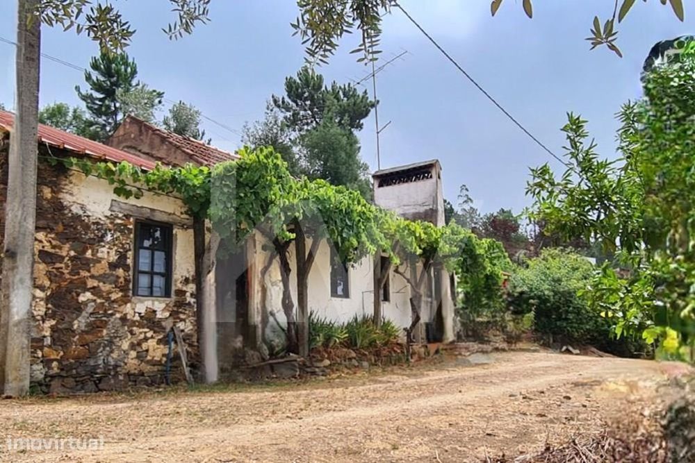 Casa Rustica Para Recuperar Com Terreno