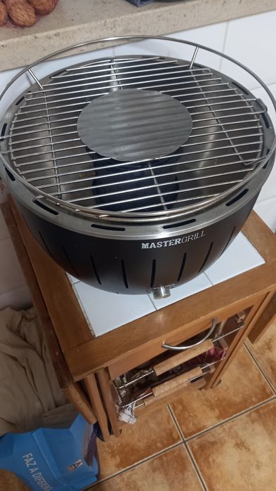 Grelhador a carvão