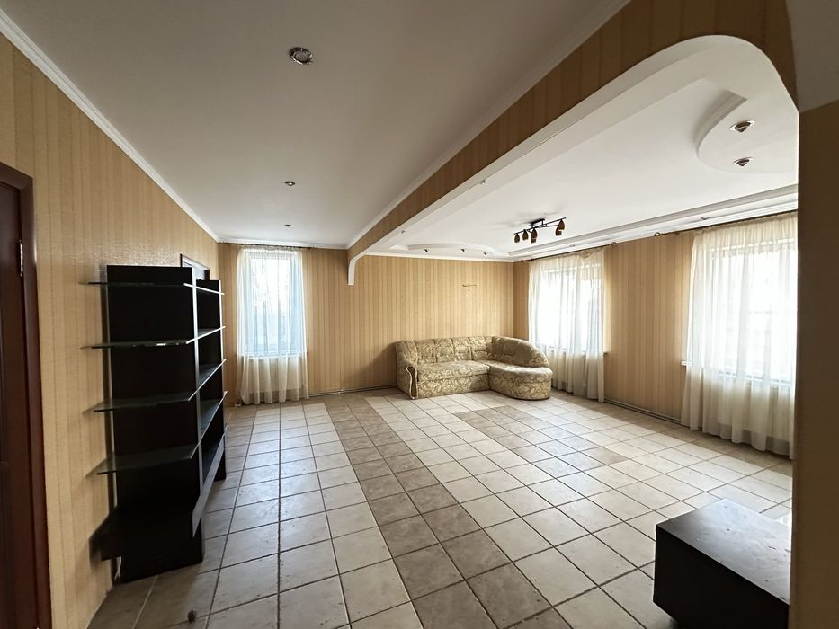 Продам будинок в Макарові.Срочно