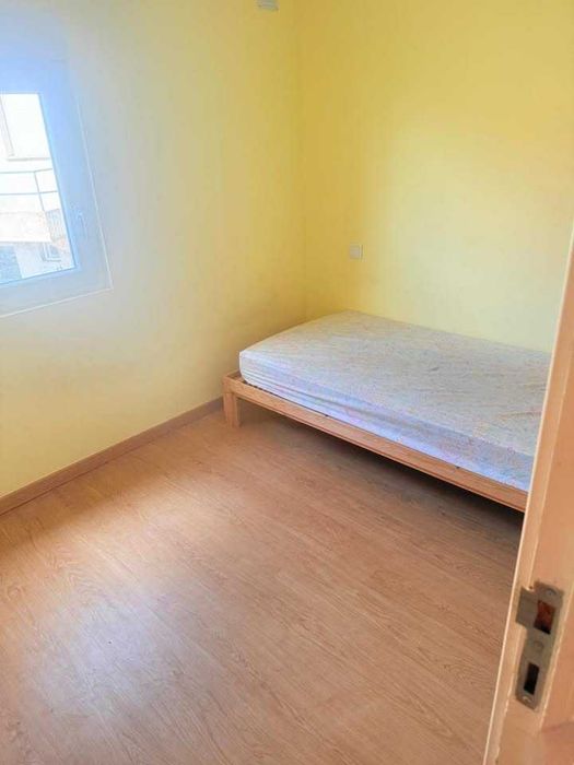 Casa geminada com 3 quartos e 1 casa de banho