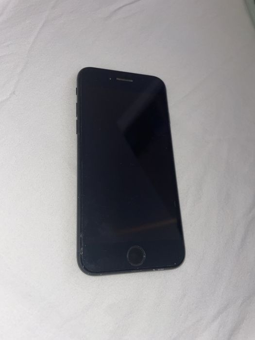 Używany Iphone 7. Nieakutalne.