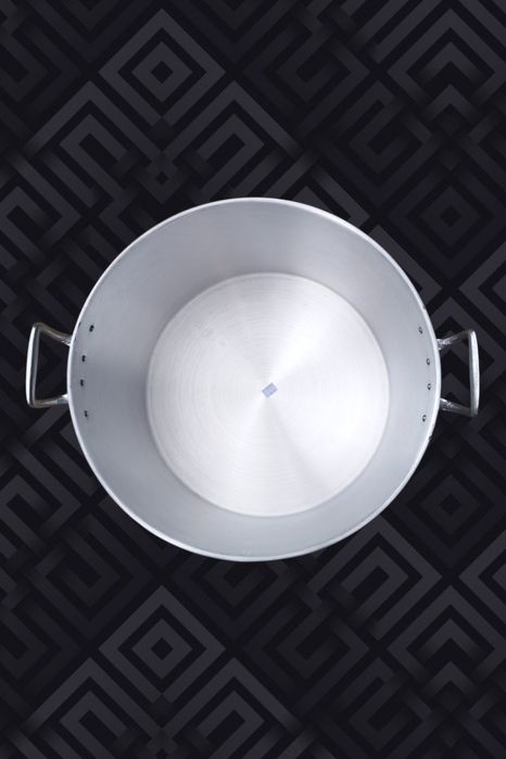 Panela nova grande em alumínio