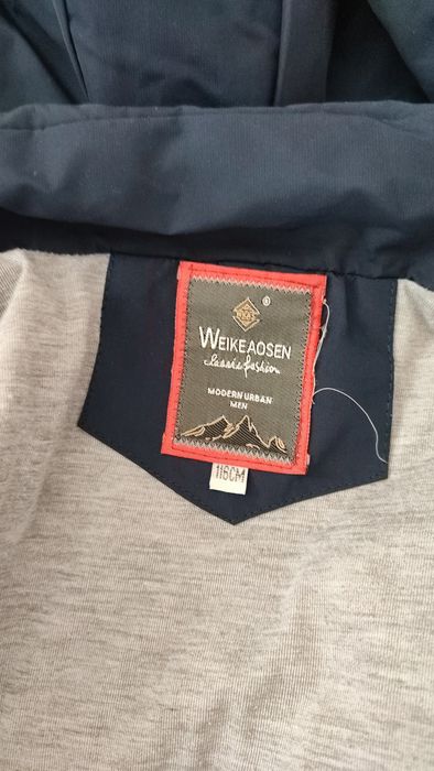 Демисезонная куртка с капюшоном