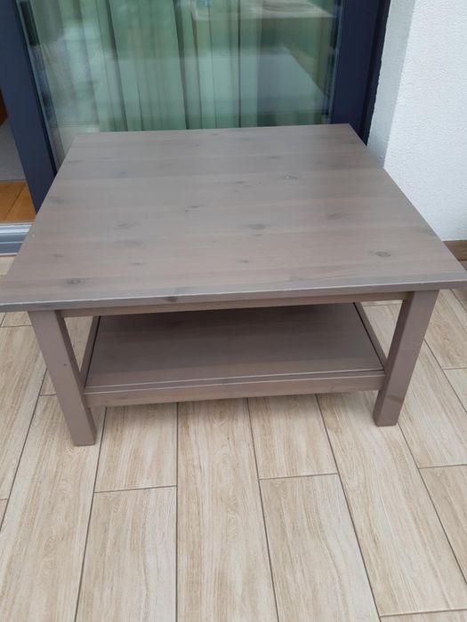 Kwadratowa ława z półką