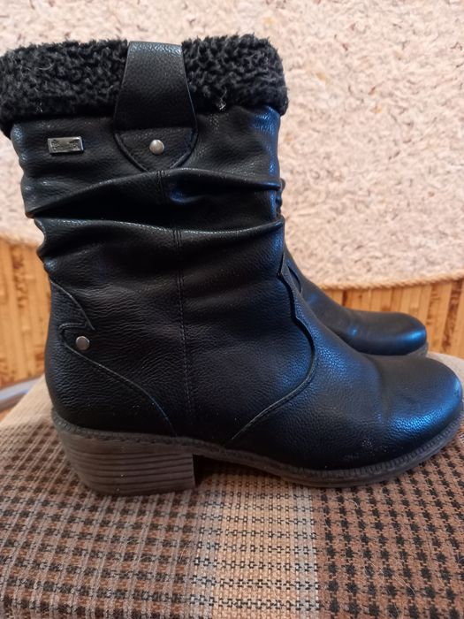 Продаю зимові чобітки