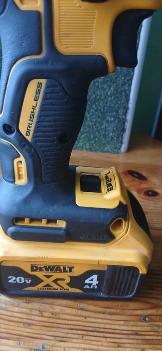 Інструмент від  DeWalt DCF 899 (CША)20v