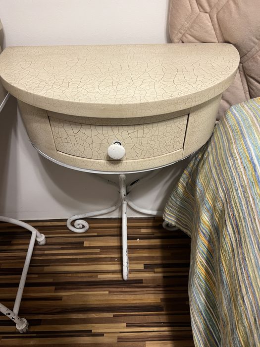 Comoda  e mesas cabeceira vintage