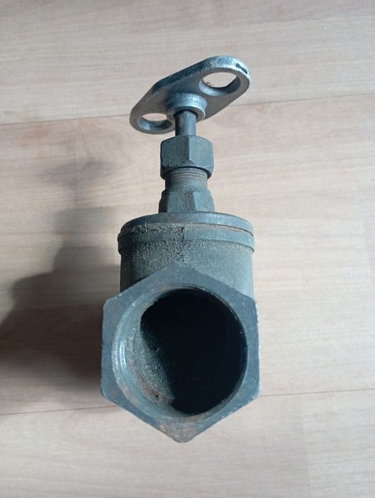 Кран вентильний -1 1/4 дюйма.