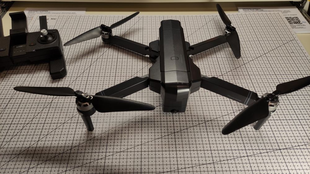 SJRC F11 GPS – dron z GPS  2 baterie  regulowana kamera 90°  komple