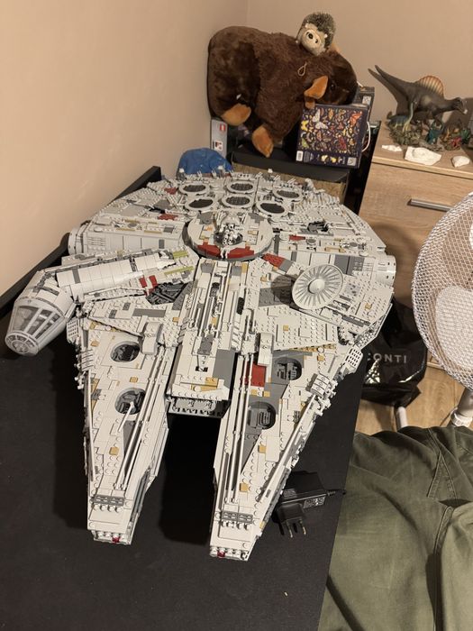 lego millenium falcon 75192 ucs