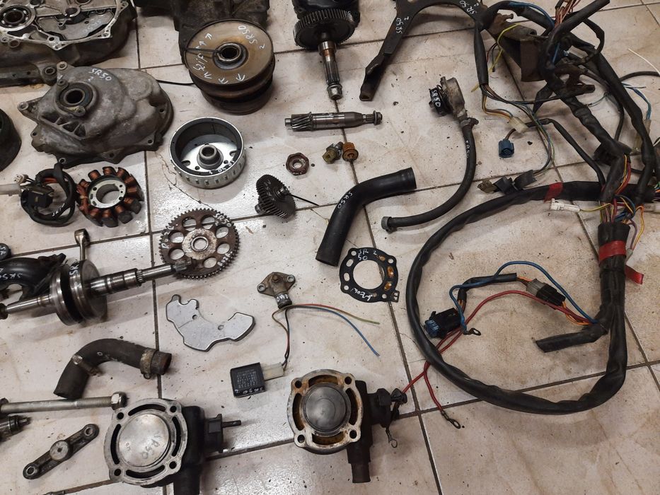 Aprilia SR 50 Ditech silnik części wał cylinder iskrownik pokrywa