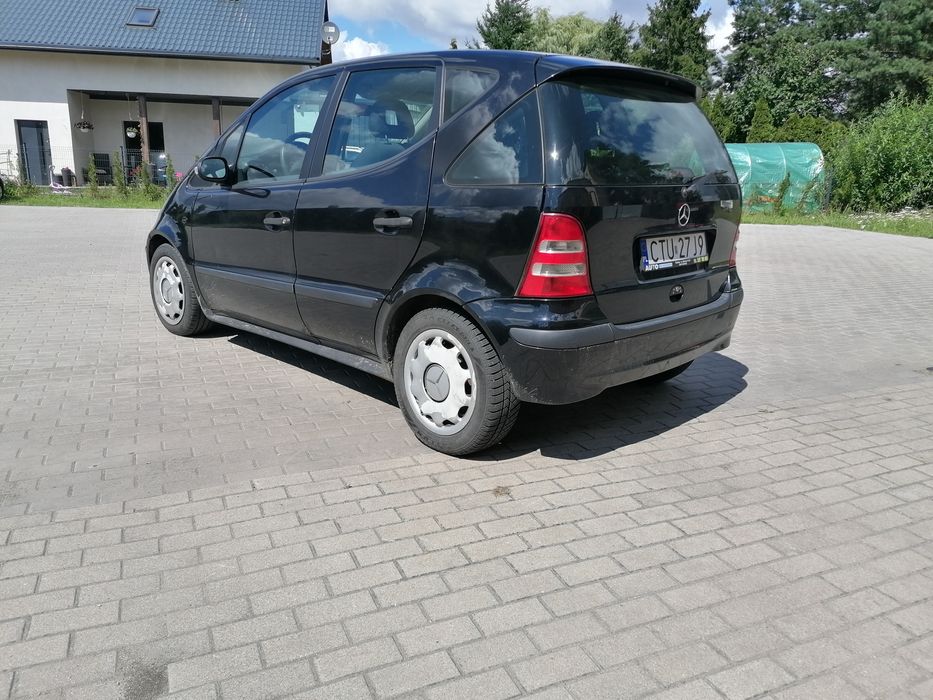 Zarejestrowany z ważnymi opłatami