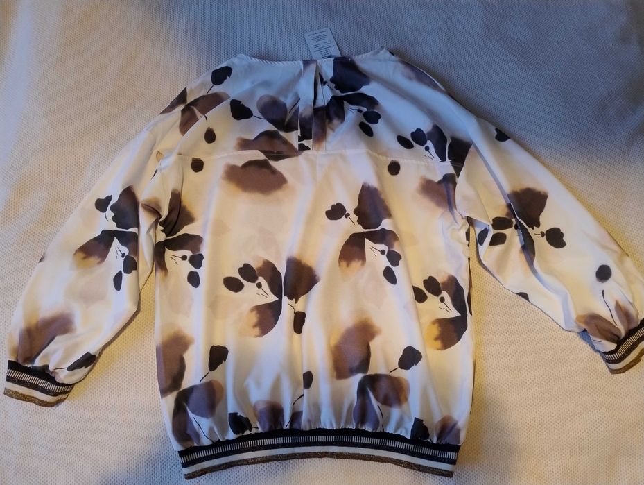 Bluzka Novum w kwiaty 44