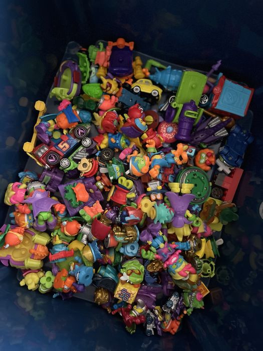 Figurki Zings + robot/ rekin/ magicbox
