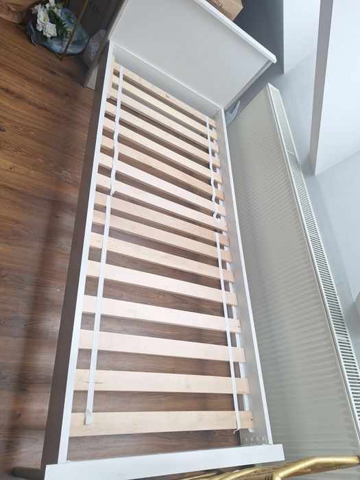 Łóżko drewniane  dziecięce z materacem