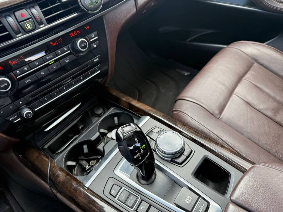 Свіжо пригнана друга машина в сімї BMW X5