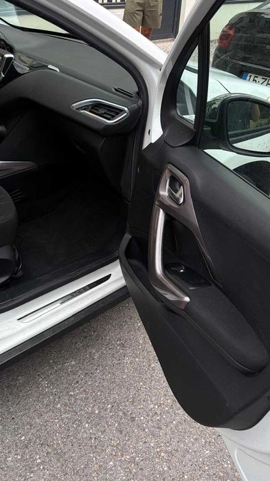 PEUGEOT 2008 1.2 PureTech 82 style(2015)