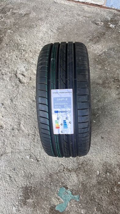 2 Pneus 235/40ZR19