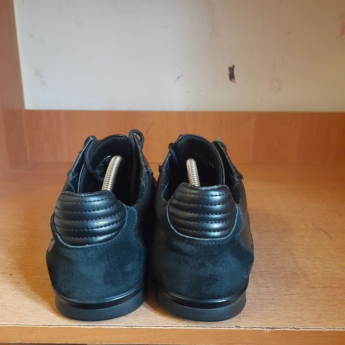 Продам кросівки хугобос