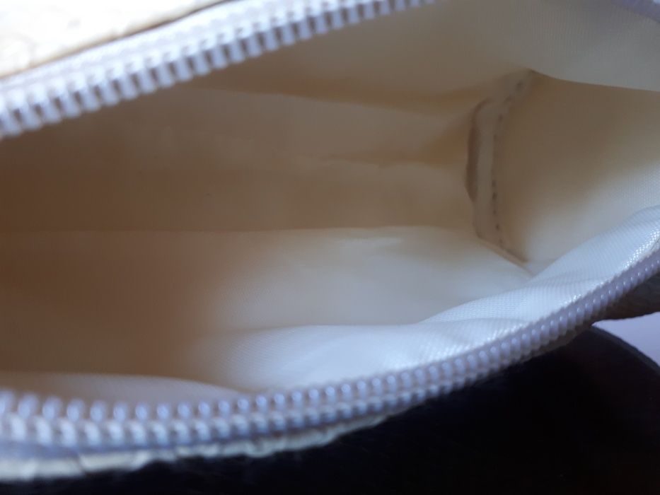 Bolsa de cosméticos sem uso