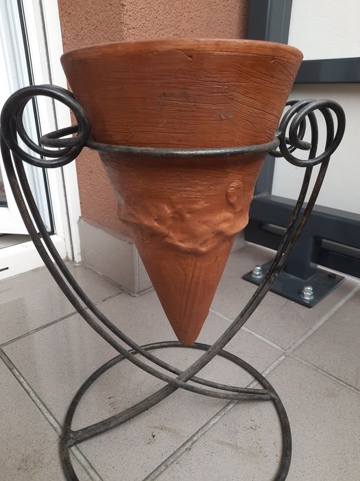 Donica ozdobna na stojaku