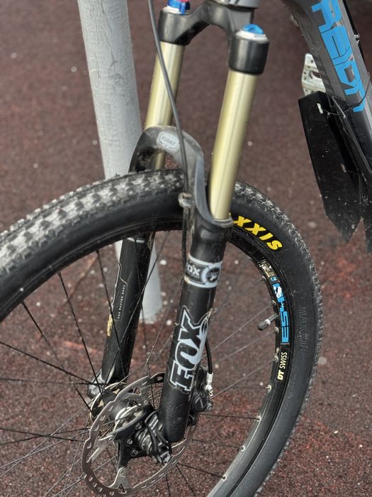 Продам двух подвес Giant reign 2015