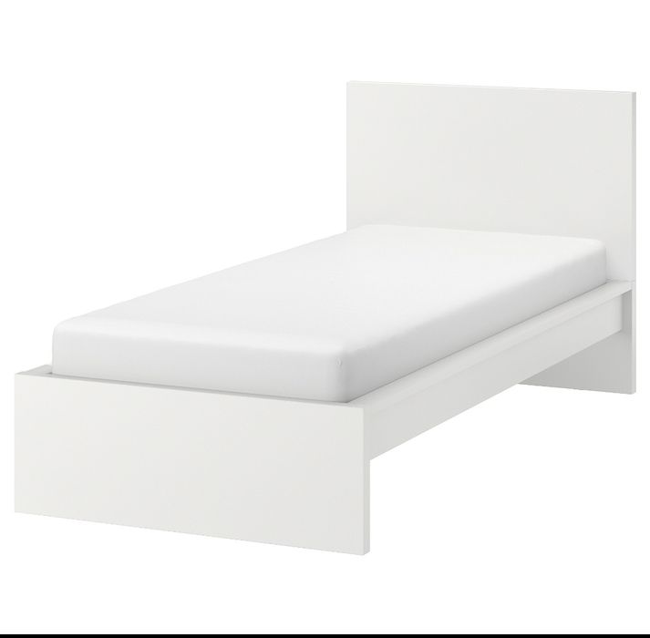 Cama IKEA com estrado
