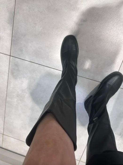 В продажі гарні Чоботи