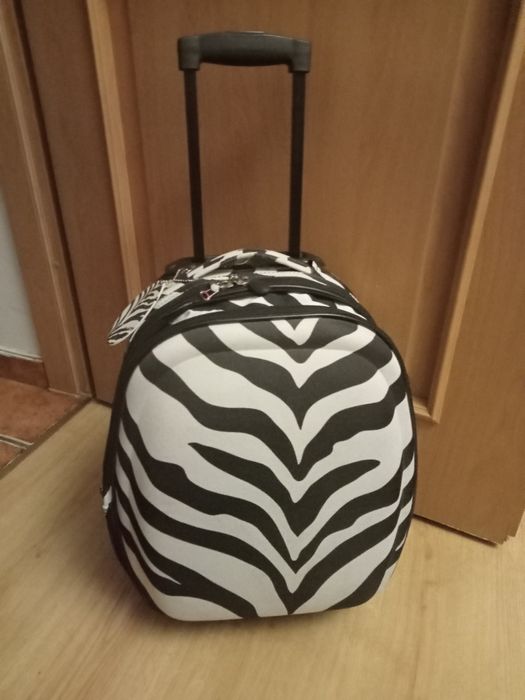 walizka podróżna na kółkach .