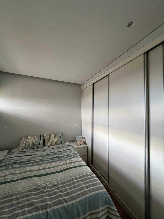 Arrendamento de apartamento com varanda e AC na Praia de Carcavelos