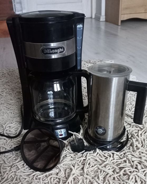 Ekspres przelewowy firmy DeLonghi + spieniacz do mleka