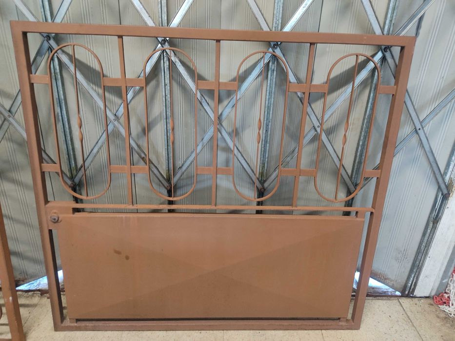 Portões e gradeamento de muro em Ferro