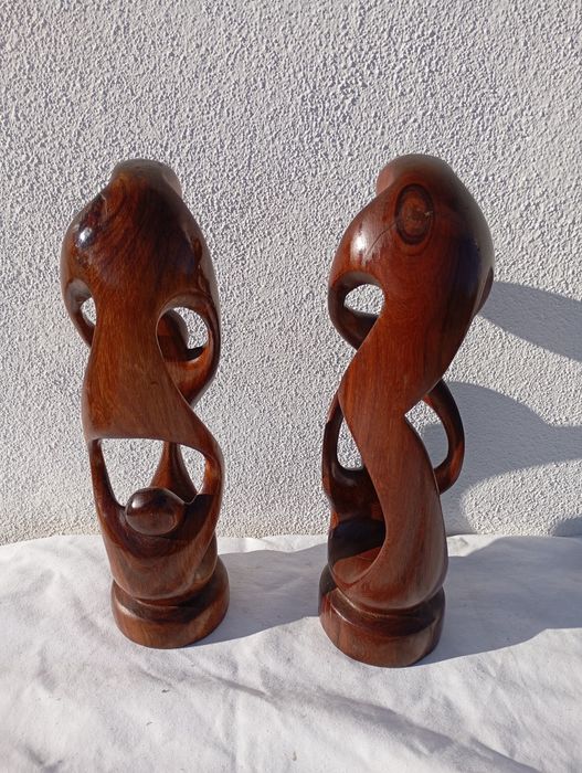 Estatuetas em madeira bom estado