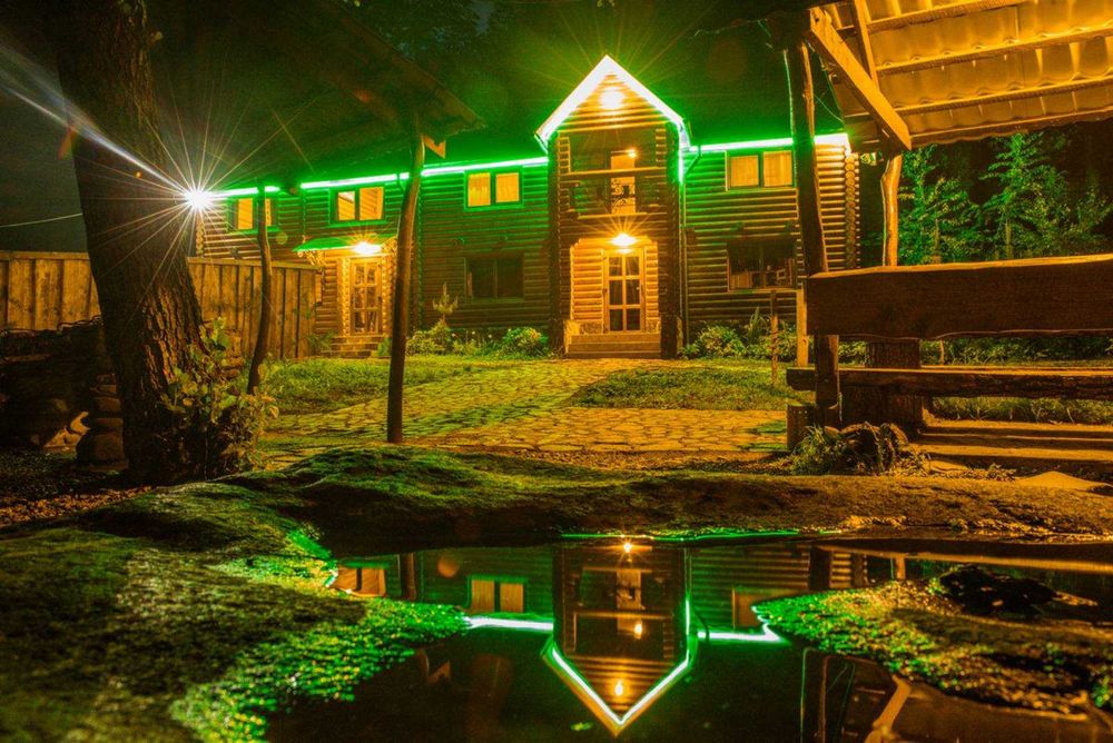 Здам в оренду дерев'яний котедж на березі гірської річки.