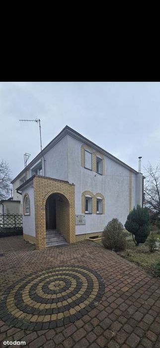 Dom bliźniak z lokalem usługowym