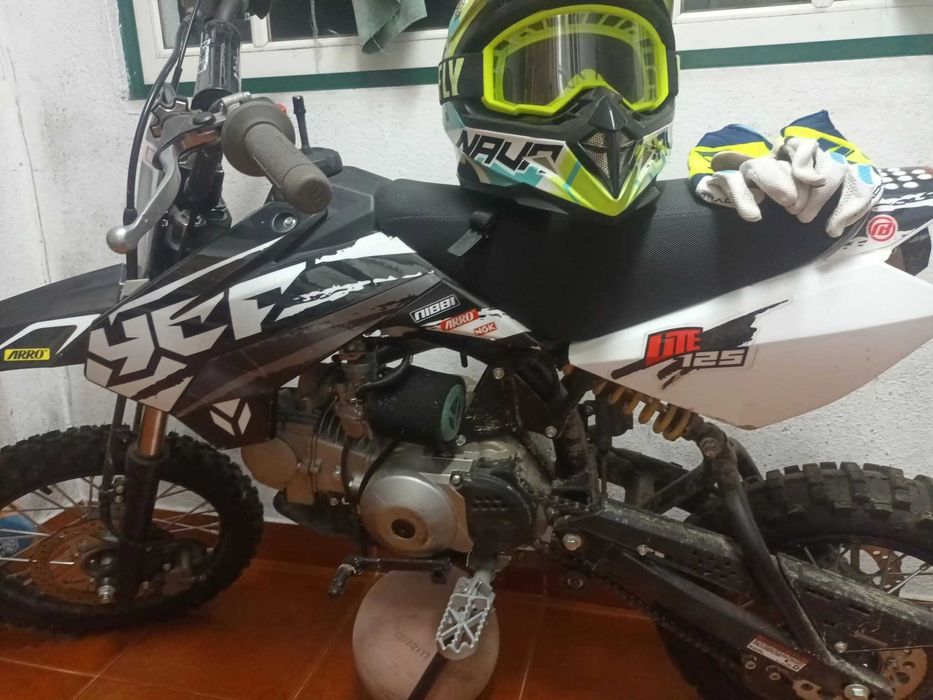 Pit bike 125cc ,capacete, oculos e luvas