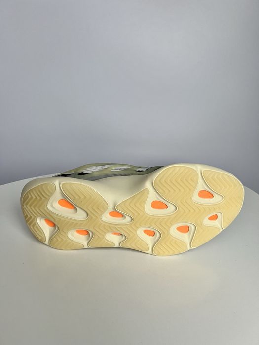 Кросівки ОРИГІНАЛ Adidas Yezzy Boost 700 V3 нові