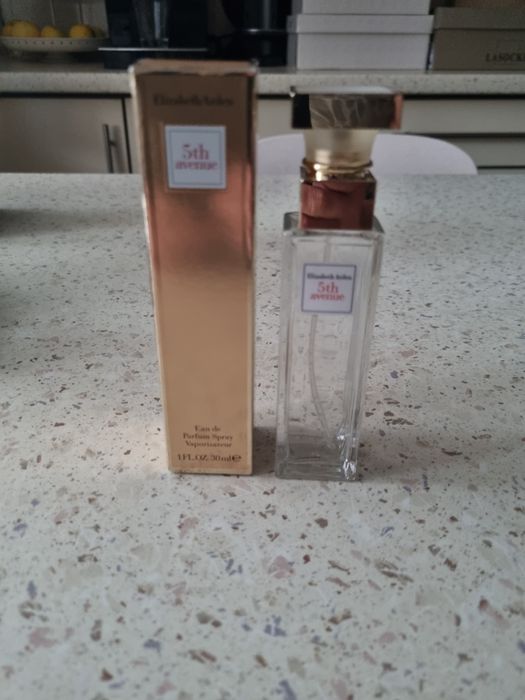 Pusty flakon po oryginalnym perfumie Elizabeth Arden 5th Avenue  30 ml