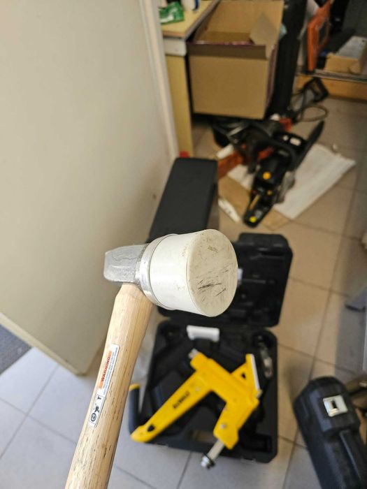Ręczna gwoździarka do podłóg DeWalt