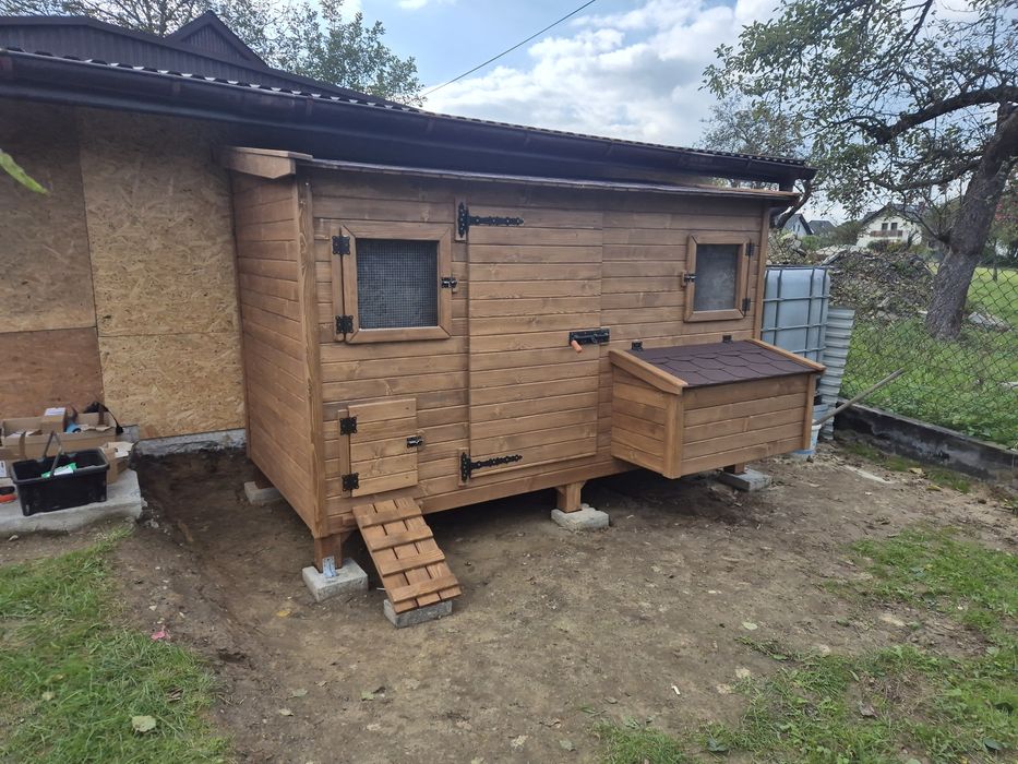 Kurnik dla kur ocieplany z wolierą