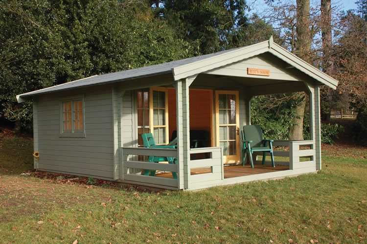 Casinha de madeira diáfana de 23,8m2 com alpendre Modelo MONTANA