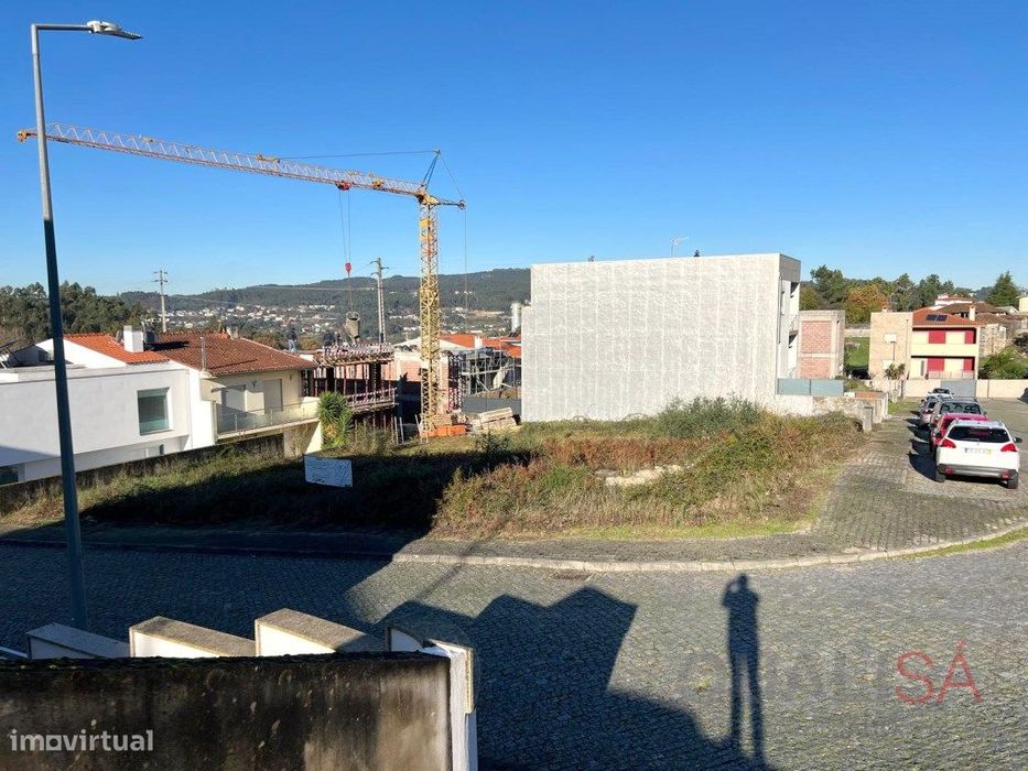 Lote de terreno com 300m2 para construção de moradia de gaveto com ...