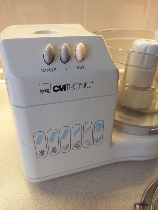 Кухоный комбайн Clateonic KM 2132