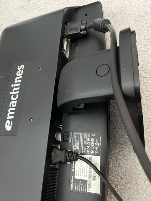 2 monitores a funcionar direitinho