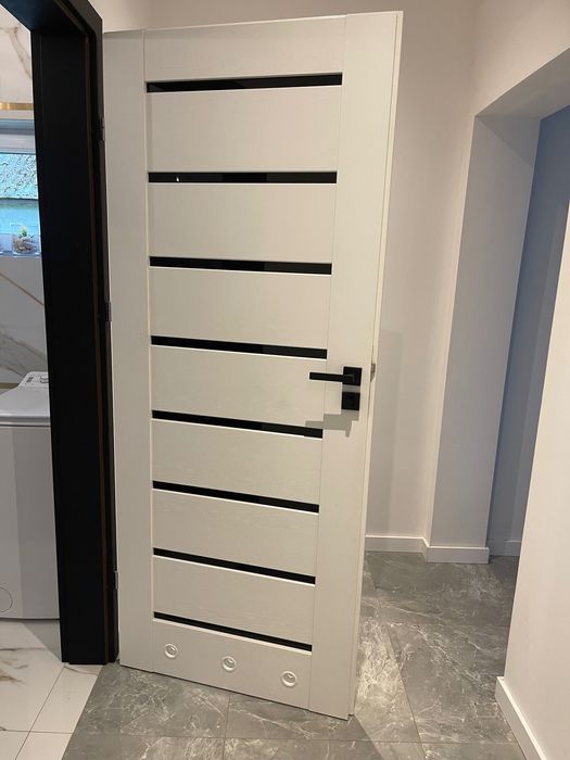 Drzwi białe łazienkowe