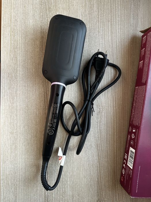 Щітка-вирівнювач для волосся Philips BHH880